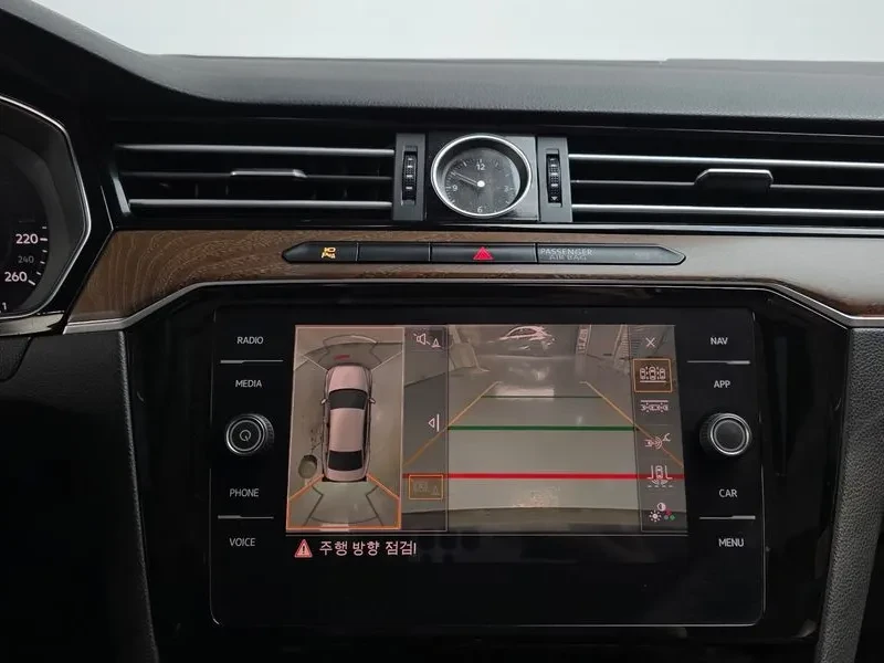 VW Passat 2.0 TDI, снимка 14 - Автомобили и джипове - 54299774