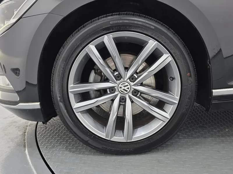 VW Passat 2.0 TDI, снимка 5 - Автомобили и джипове - 54299774