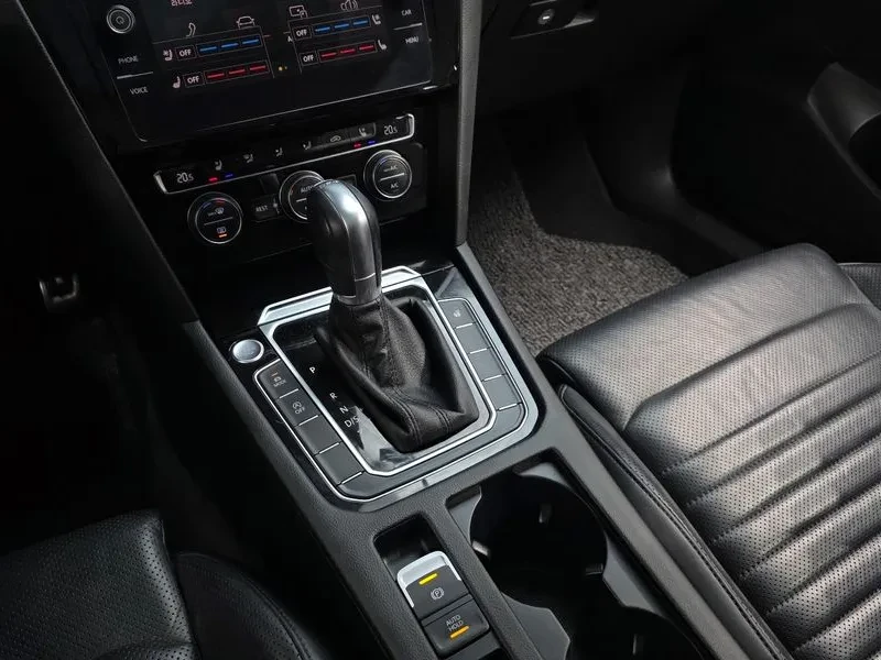 VW Passat 2.0 TDI, снимка 9 - Автомобили и джипове - 54299774