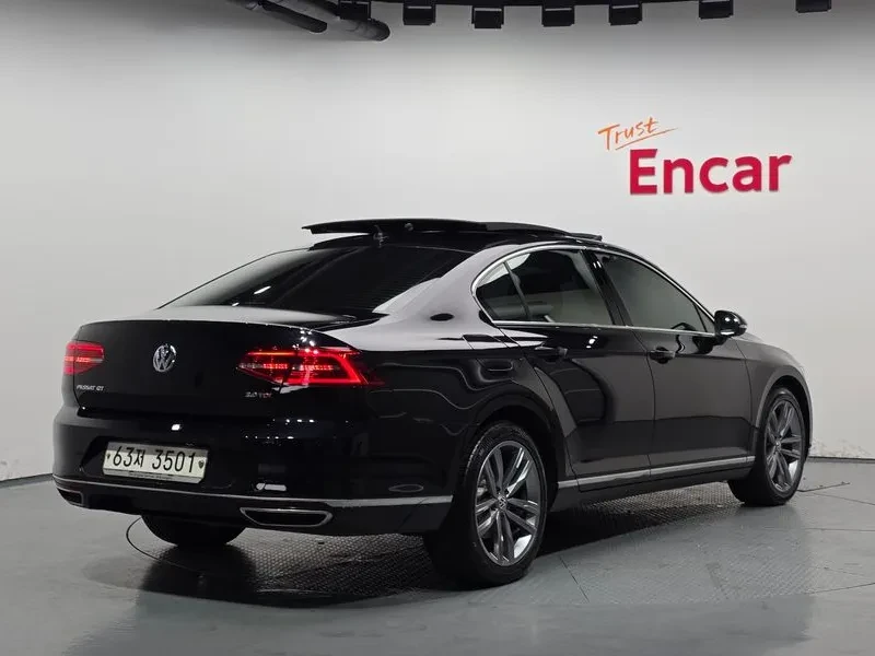 VW Passat 2.0 TDI, снимка 2 - Автомобили и джипове - 54299774
