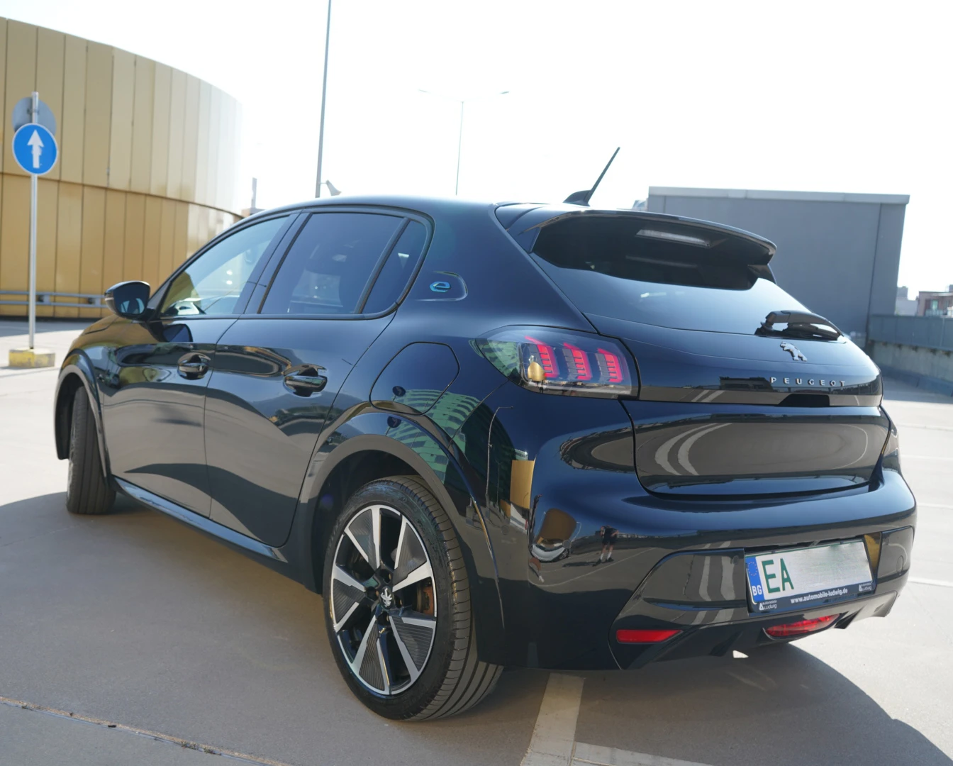 Peugeot 208 e-GT Pack 136 - изображение 4