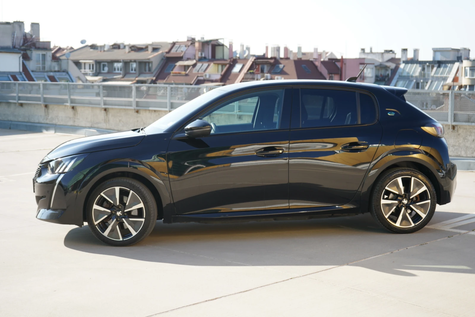 Peugeot 208 e-GT Pack 136 - изображение 3