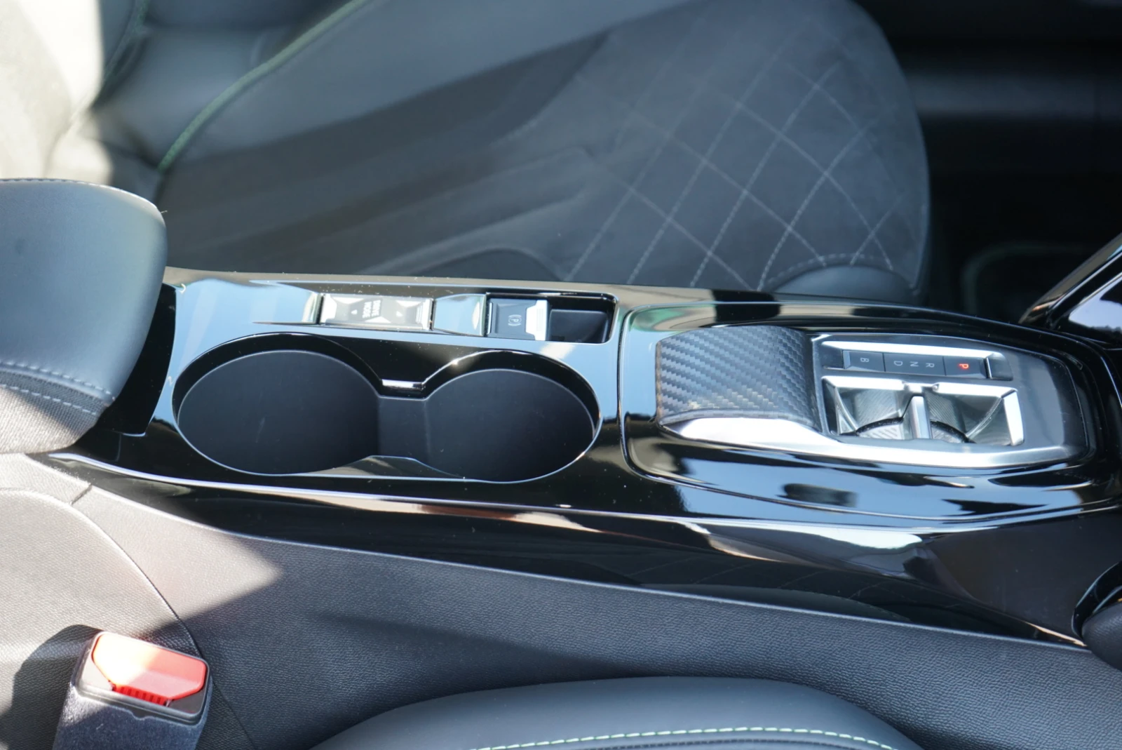 Peugeot 208 e-GT Pack 136 | Mobile.bg   12