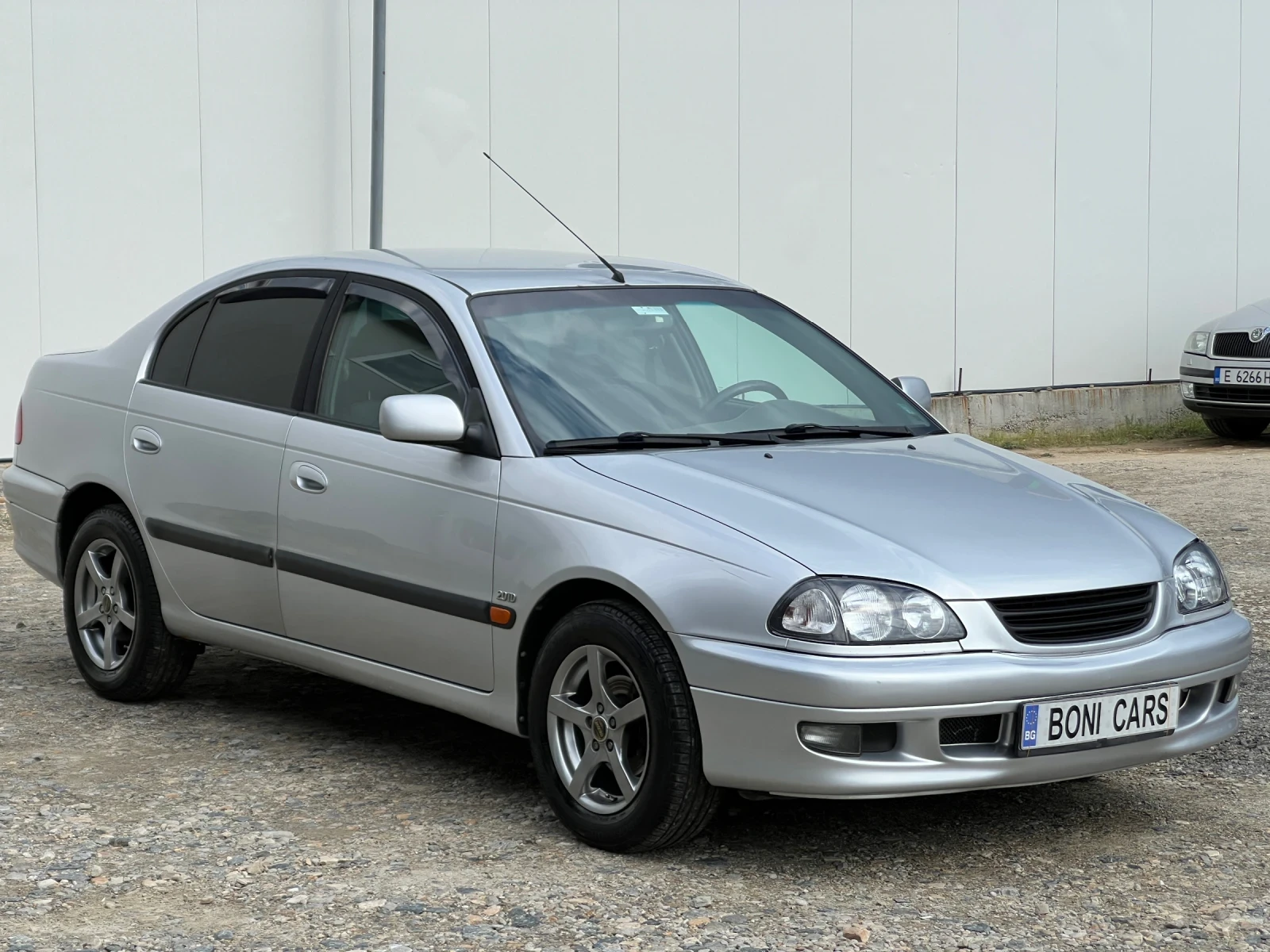 Toyota Avensis 2.0TD-90к.с/Климатик/Автоматични фарове/ел. Пакет - изображение 3