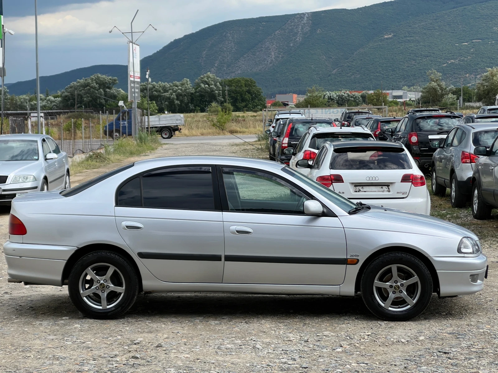 Toyota Avensis 2.0TD-90к.с/Климатик/Автоматични фарове/ел. Пакет - изображение 4