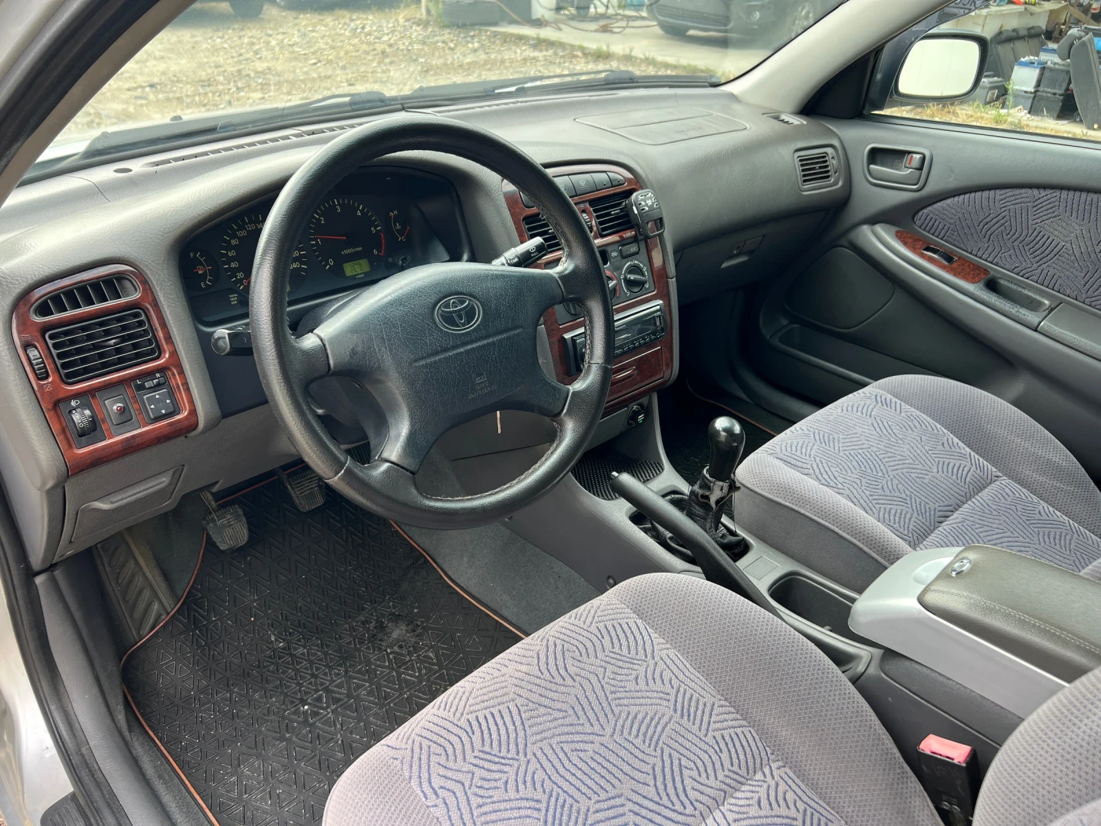 Toyota Avensis 2.0TD-90к.с/Климатик/Автоматични фарове/ел. Пакет - изображение 10