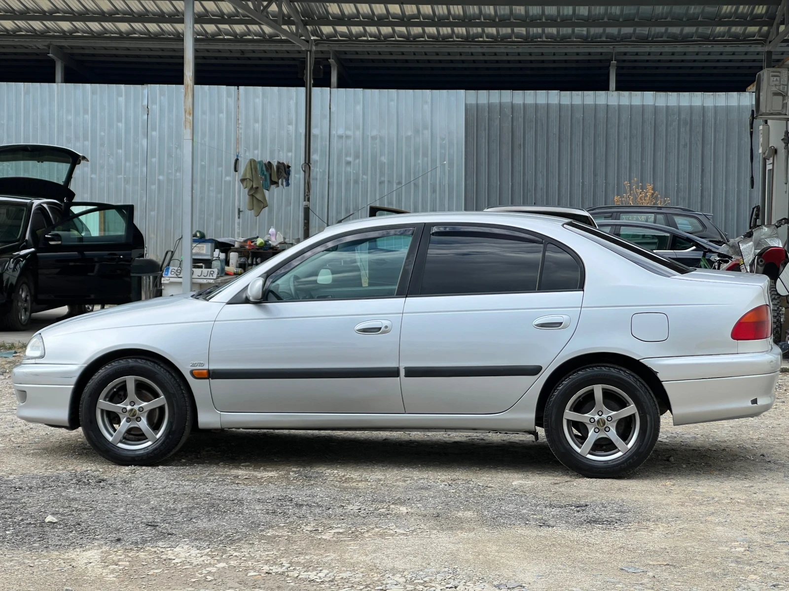 Toyota Avensis 2.0TD-90к.с/Климатик/Автоматични фарове/ел. Пакет - изображение 8