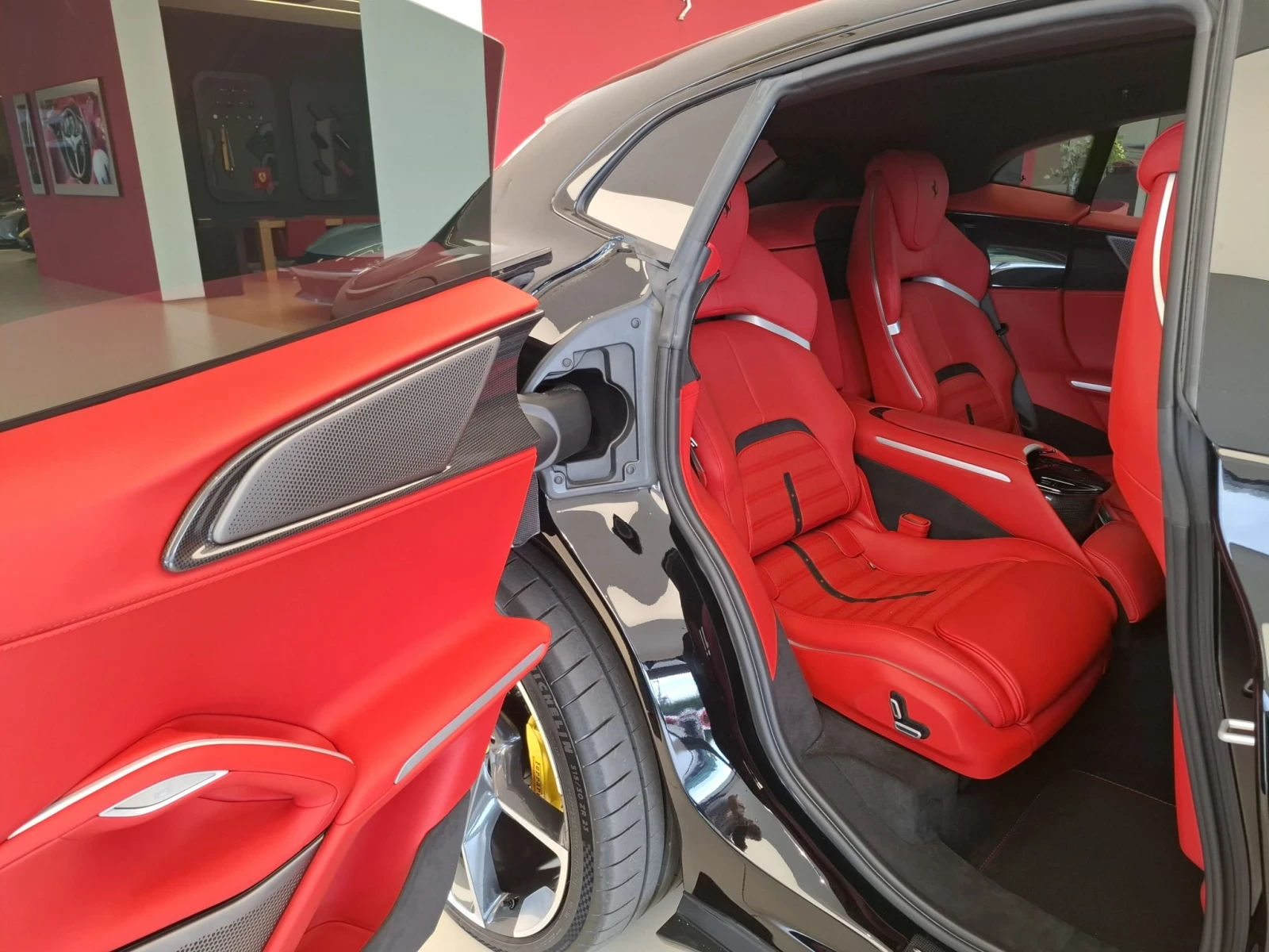Ferrari Purosangue  Carbon/Pano/Lift/360/Massage/2026, снимка 15 - Автомобили и джипове - 55850194