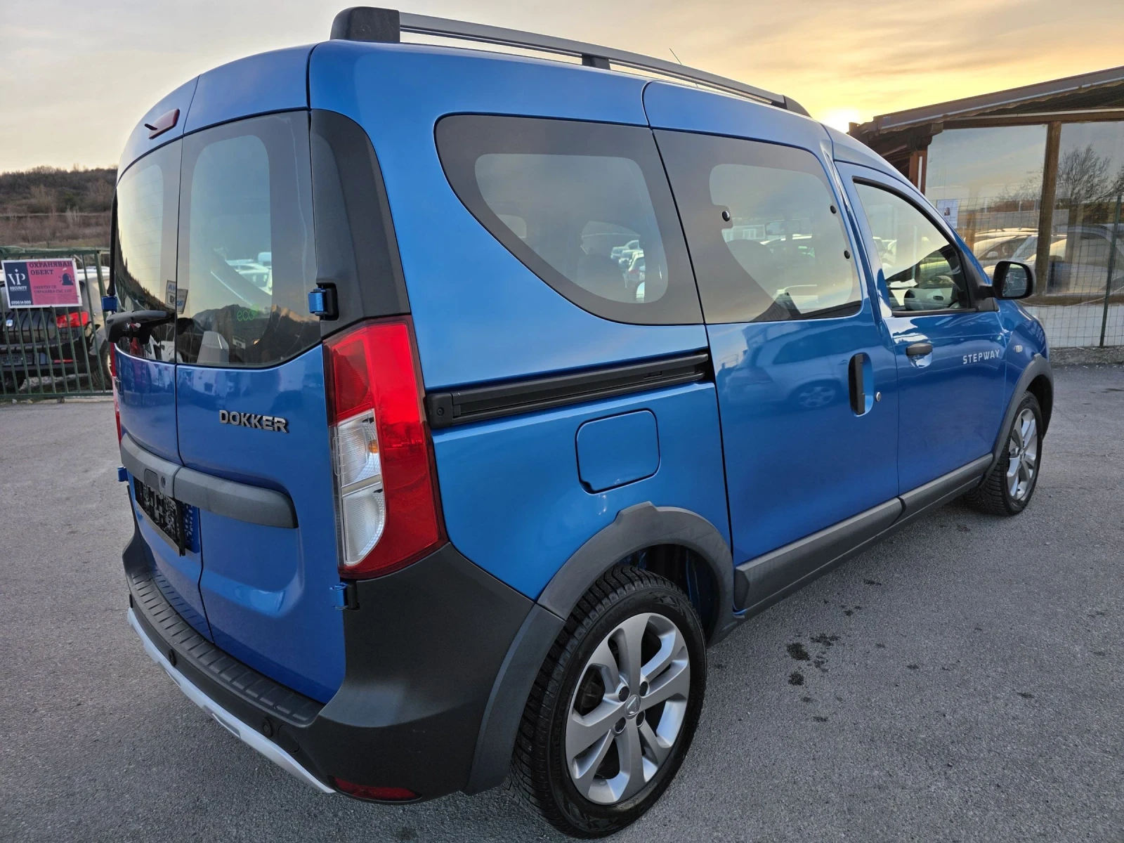 Dacia Dokker Stepway Navi TOP, снимка 4 - Автомобили и джипове - 53817675
