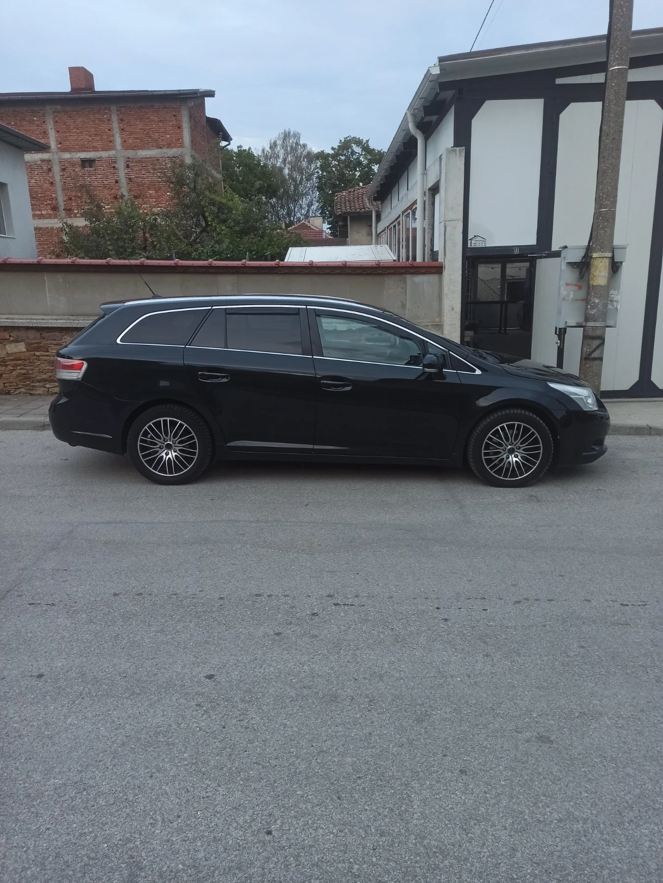 Toyota Avensis Т27, снимка 17 - Автомобили и джипове - 54017612