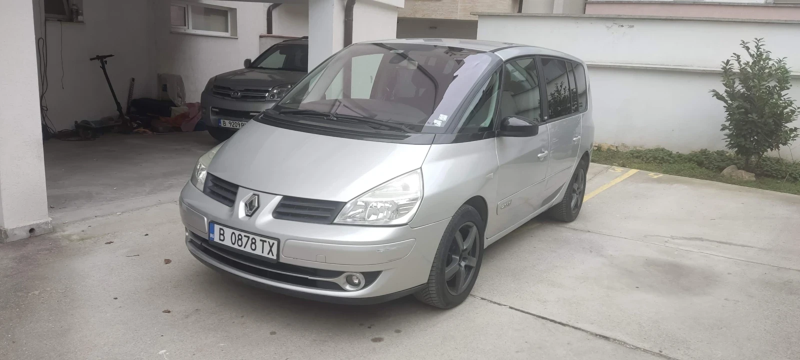 Renault Espace 2.0 dci, снимка 8 - Автомобили и джипове - 54124107