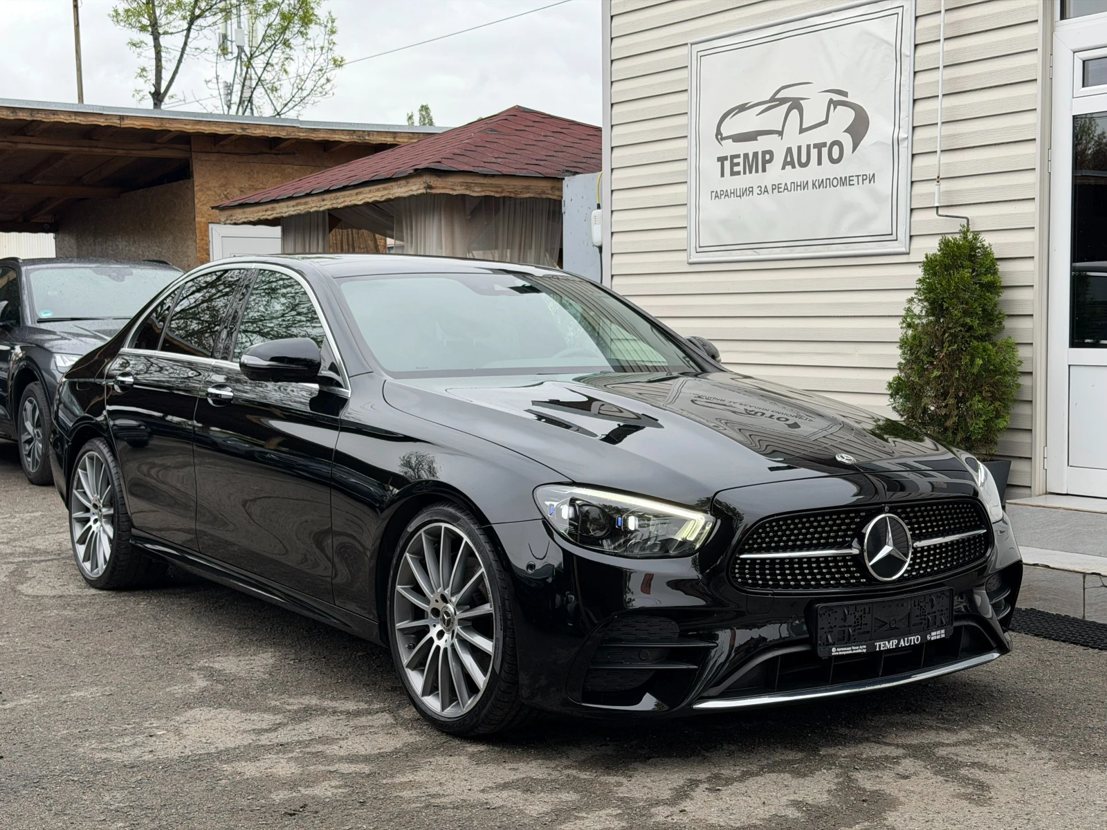 Mercedes-Benz E 220 AMG* СЕРВИЗНА ИСТОРИЯ В МЕРЦЕДЕС, снимка 3 - Автомобили и джипове - 54378776