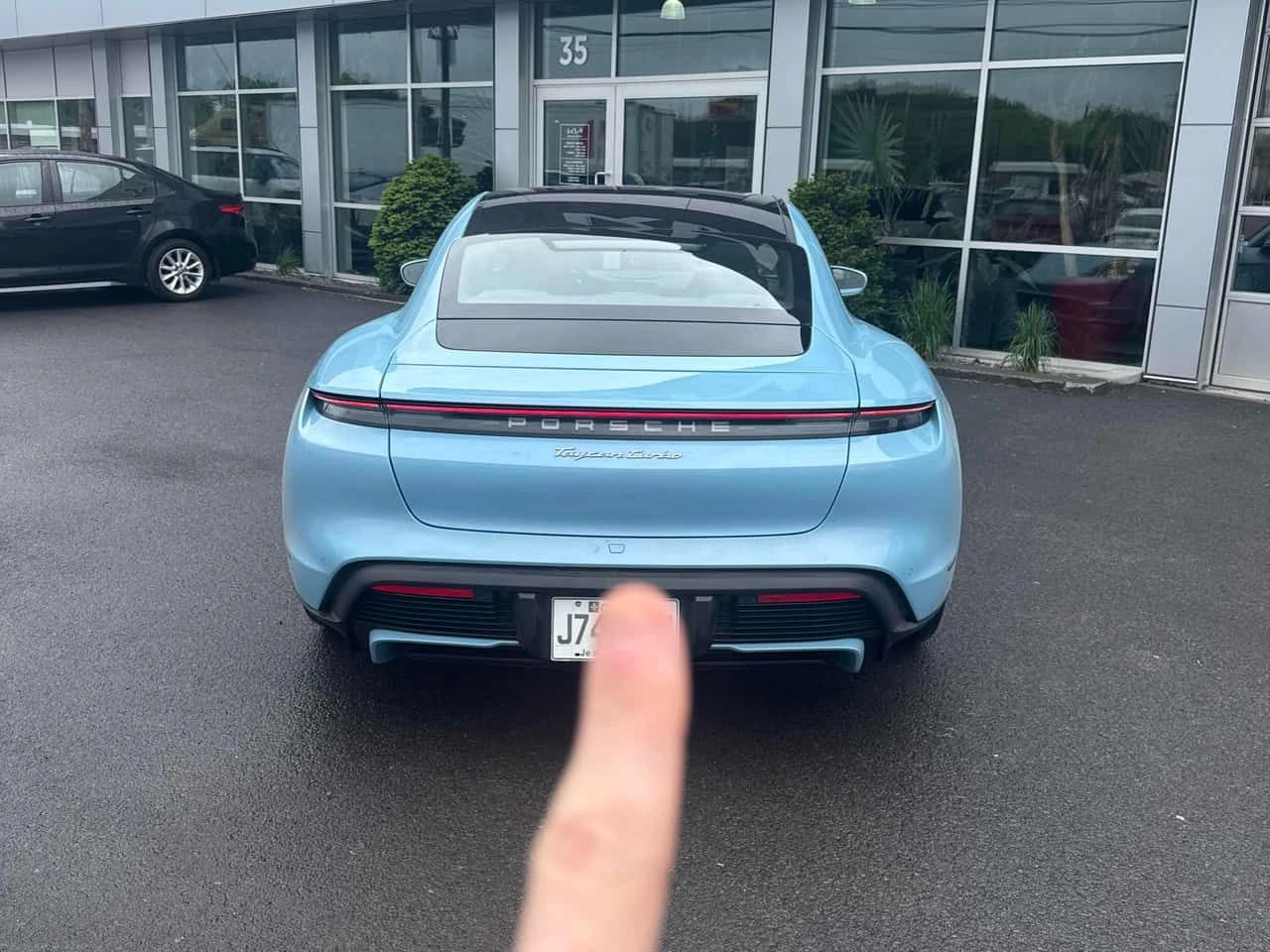 Porsche Taycan TURBO| PANO| ОБДУХВАНЕ| CARFAX| , снимка 4 - Автомобили и джипове - 54700049