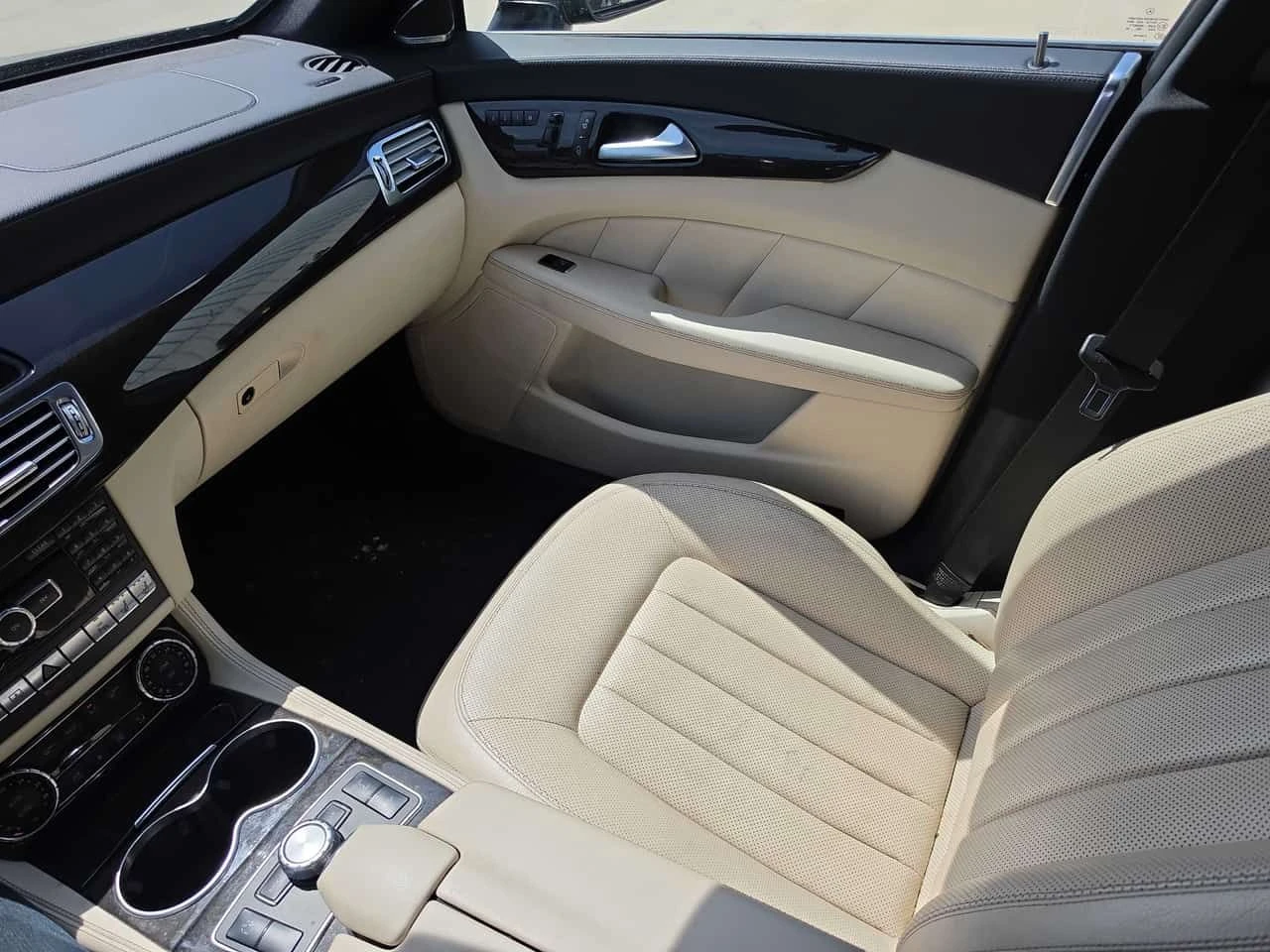 Mercedes-Benz CLS 550 CARFAX, снимка 13 - Автомобили и джипове - 54760707