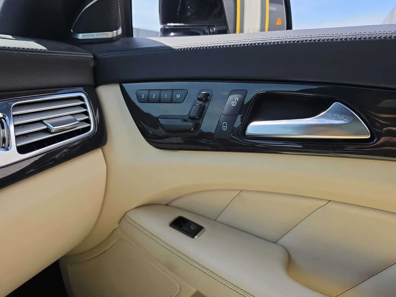 Mercedes-Benz CLS 550 CARFAX, снимка 16 - Автомобили и джипове - 54760707