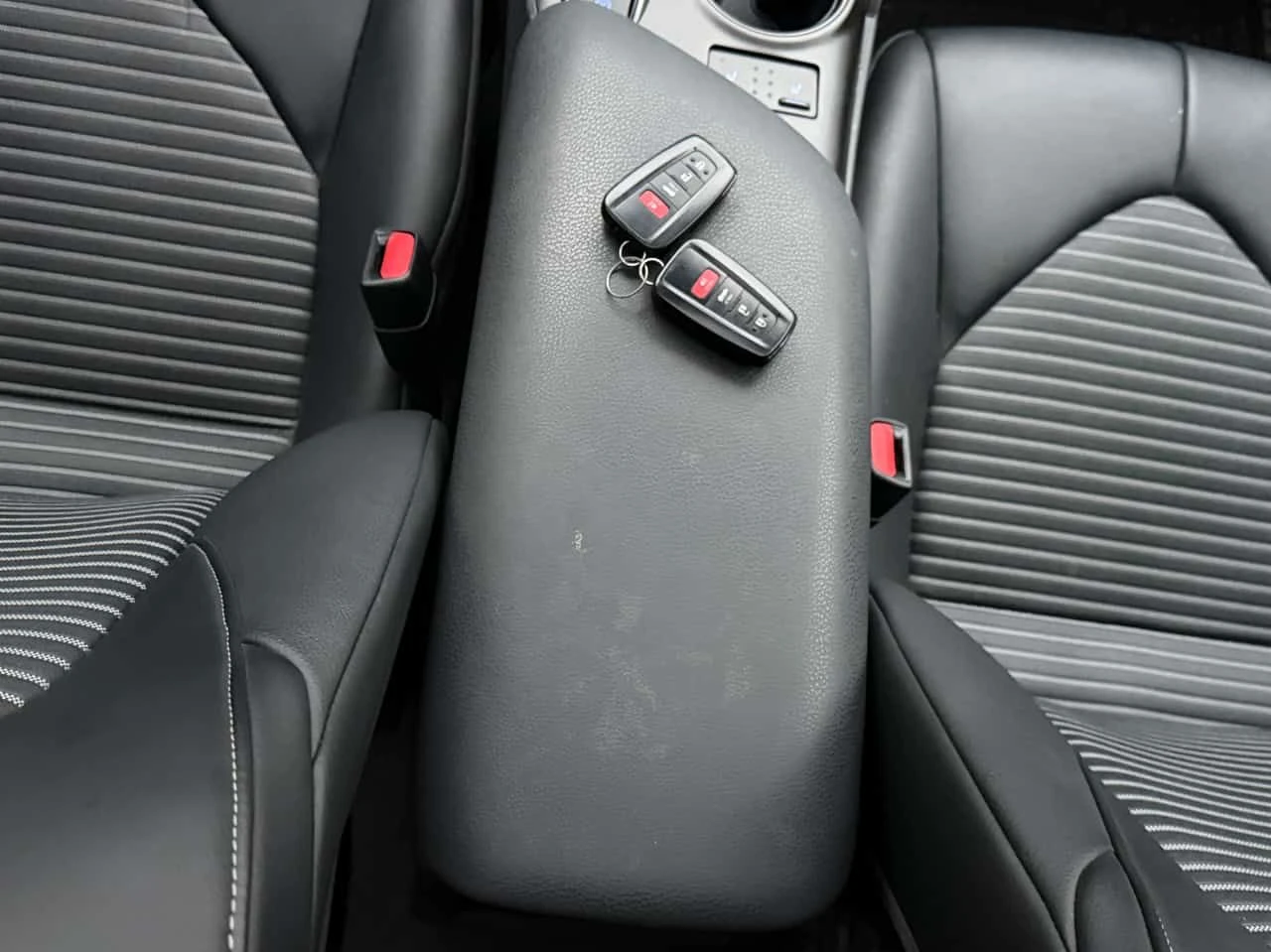 Toyota Camry * Hybrid * АВТОКРЕДИТ БЕЗ ПЪРВОНАЧАЛНА ВНОСКА* , снимка 9 - Автомобили и джипове - 55083026