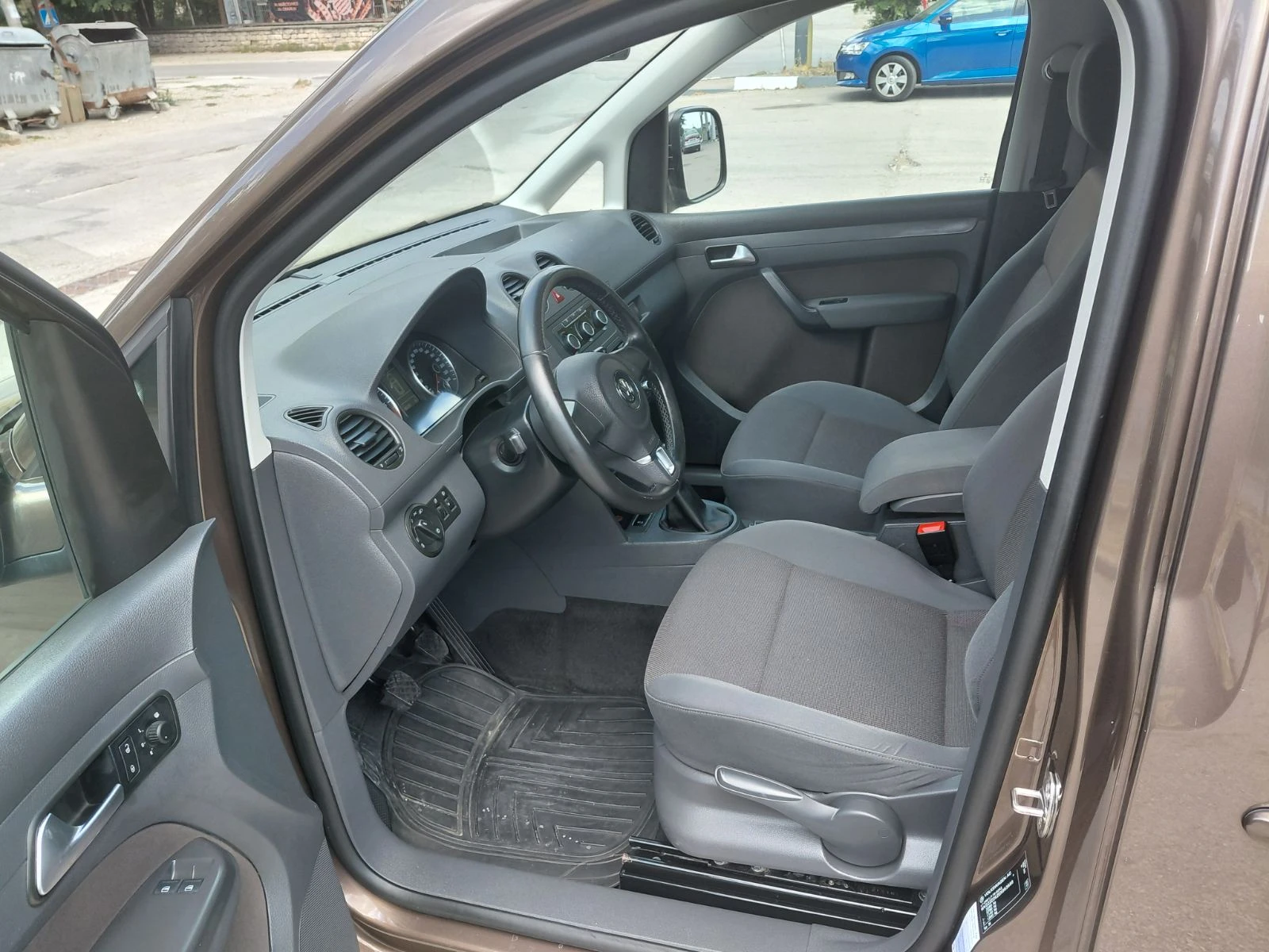 VW Caddy 2.0 TDI, снимка 11 - Автомобили и джипове - 55683052