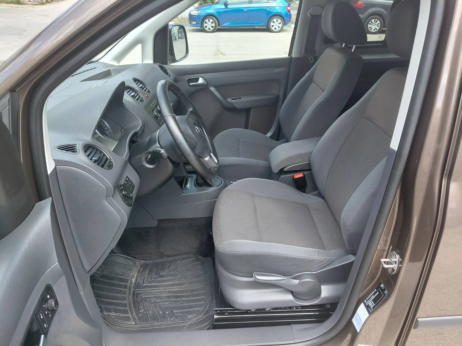 VW Caddy 2.0 TDI, снимка 13 - Автомобили и джипове - 55683052