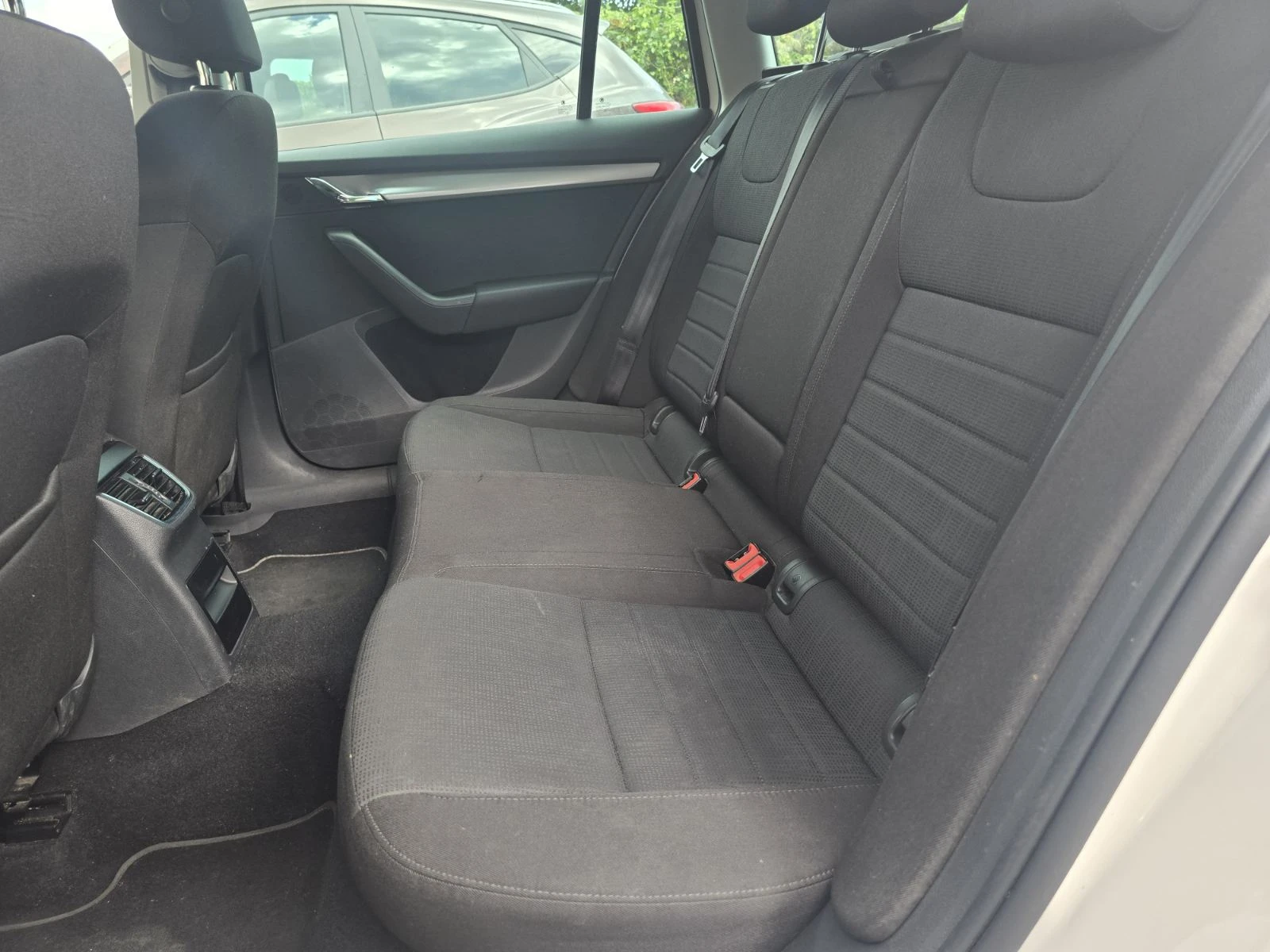 Skoda Octavia КАТО НОВ/2.0TDI/140hp, снимка 12 - Автомобили и джипове - 56067384