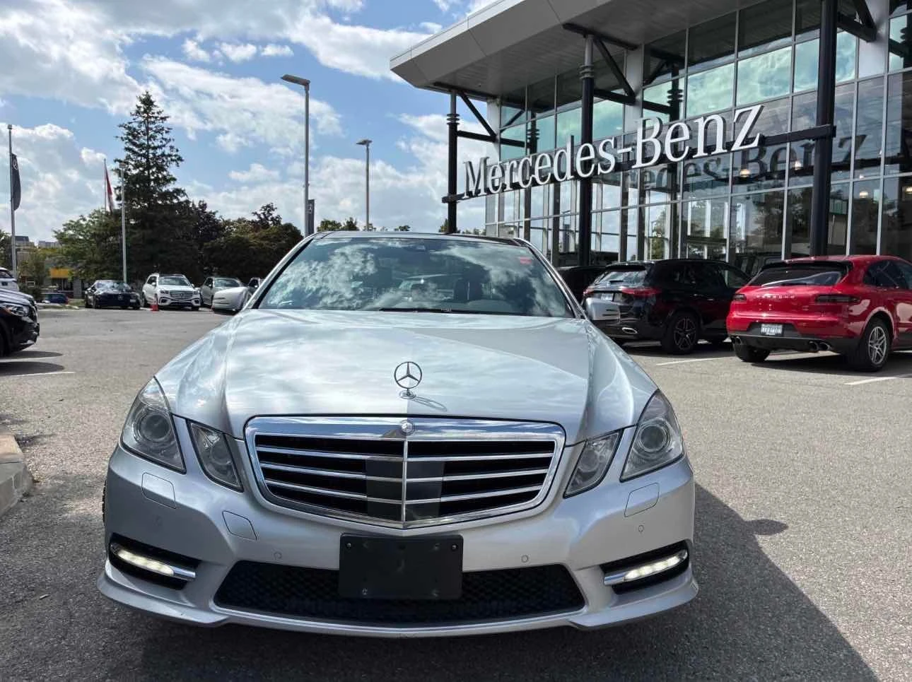 Mercedes-Benz E 350 4MATIC * ГЛАВНО ПРЕДСТАВИТЕЛСТВО НА MERCEDES* , снимка 2 - Автомобили и джипове - 56137700