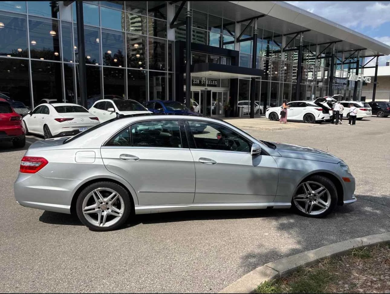 Mercedes-Benz E 350 4MATIC * ГЛАВНО ПРЕДСТАВИТЕЛСТВО НА MERCEDES* , снимка 4 - Автомобили и джипове - 56137700