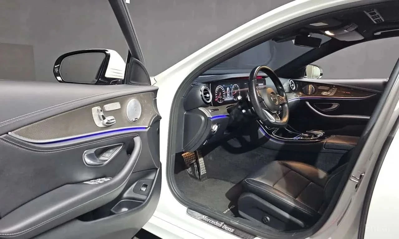 Mercedes-Benz E 300, снимка 10 - Автомобили и джипове - 56737108