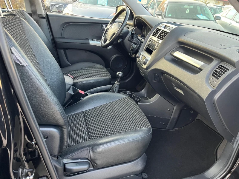 Kia Sportage 2.0i, снимка 14 - Автомобили и джипове - 49131087