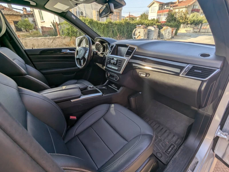 Mercedes-Benz ML 350 AMG Line, Панорама, F1, 4x4, Реални, Камера 360 , , снимка 8 - Автомобили и джипове - 51926510