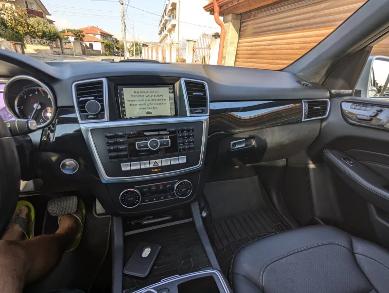 Mercedes-Benz ML 350 AMG Line, Панорама, F1, 4x4, Реални, Камера 360 , , снимка 13 - Автомобили и джипове - 51926510