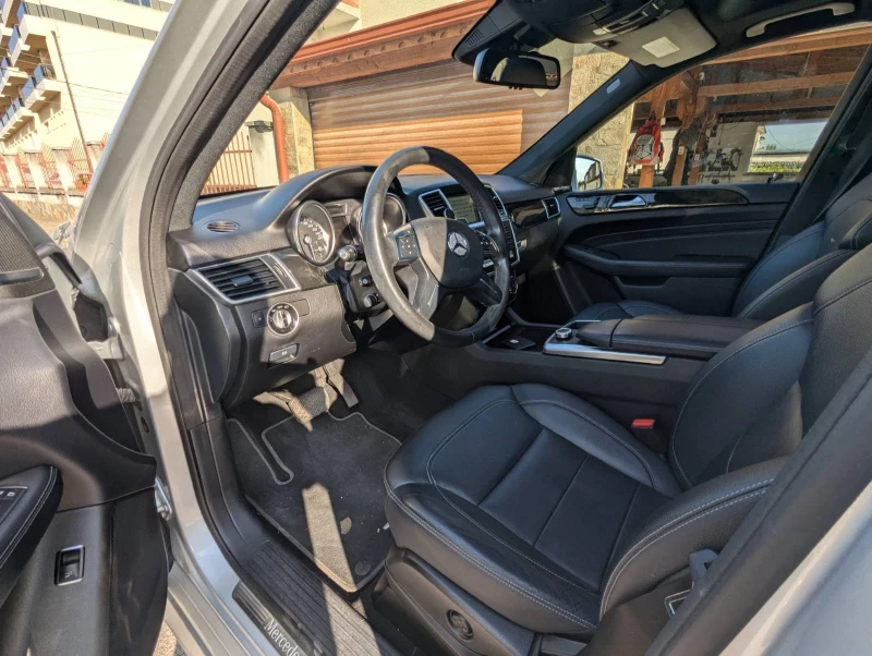 Mercedes-Benz ML 350 AMG Line, Панорама, F1, 4x4, Реални, Камера 360 , , снимка 11 - Автомобили и джипове - 51926510