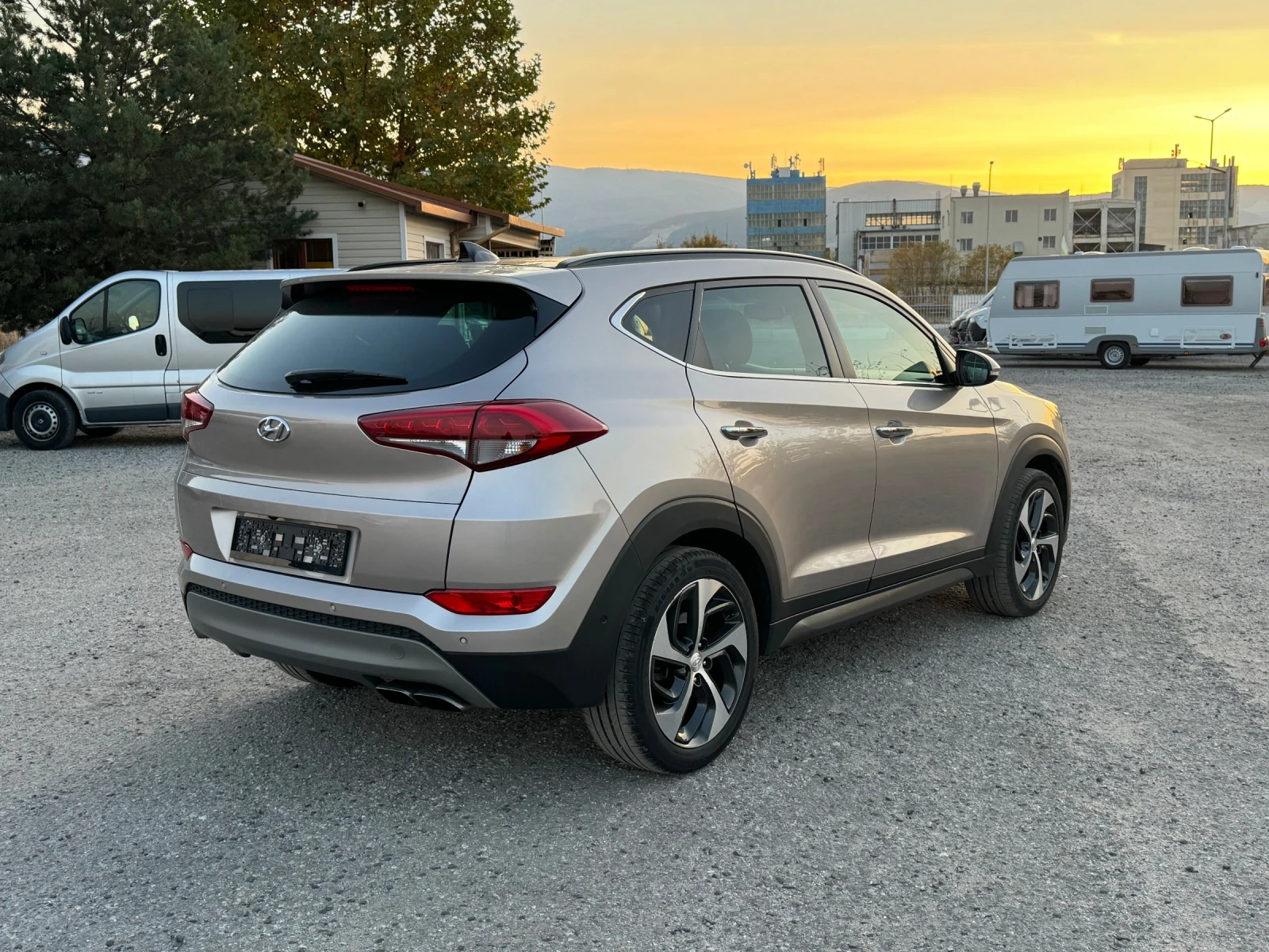 Hyundai Tucson 2.0CRDI Vertex 4WD Автоматик - изображение 4