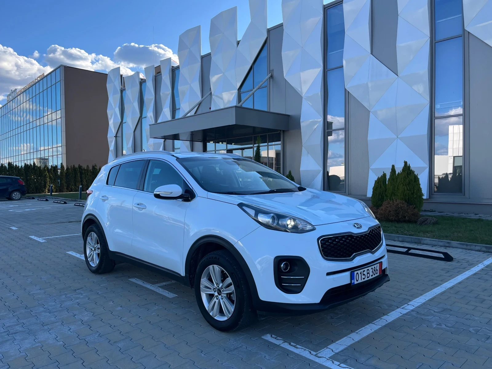 Kia Sportage 1.6GDi 132к.с. Навигация!! Пълна сервизна история! - изображение 9