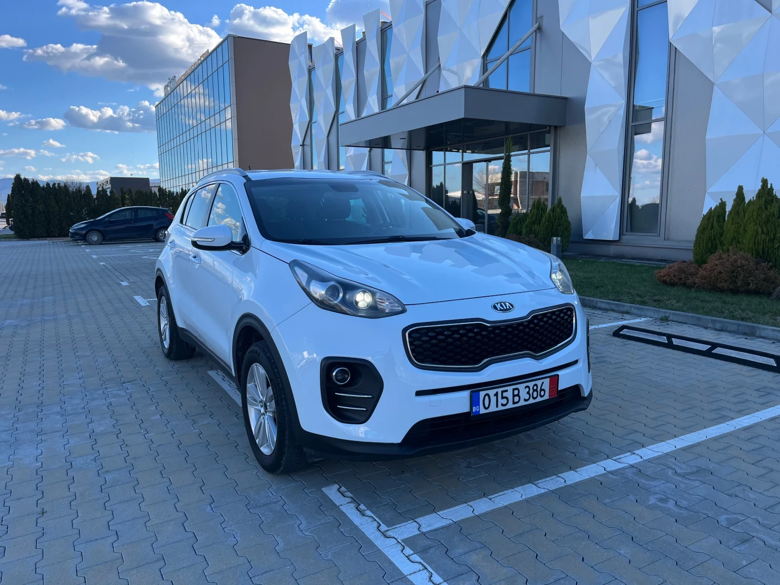 Kia Sportage 1.6GDi 132к.с. Навигация!! Пълна сервизна история! - изображение 7