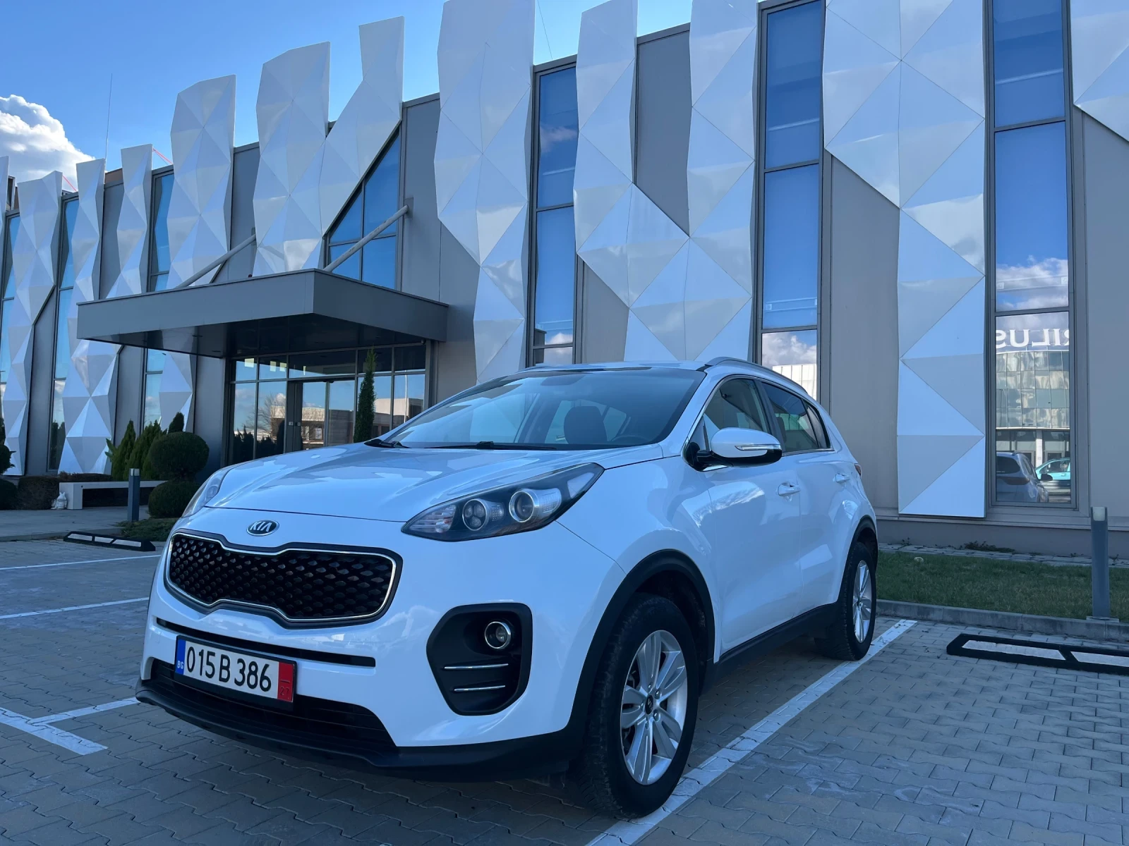 Kia Sportage 1.6GDi 132к.с. Навигация!! Пълна сервизна история! - изображение 3