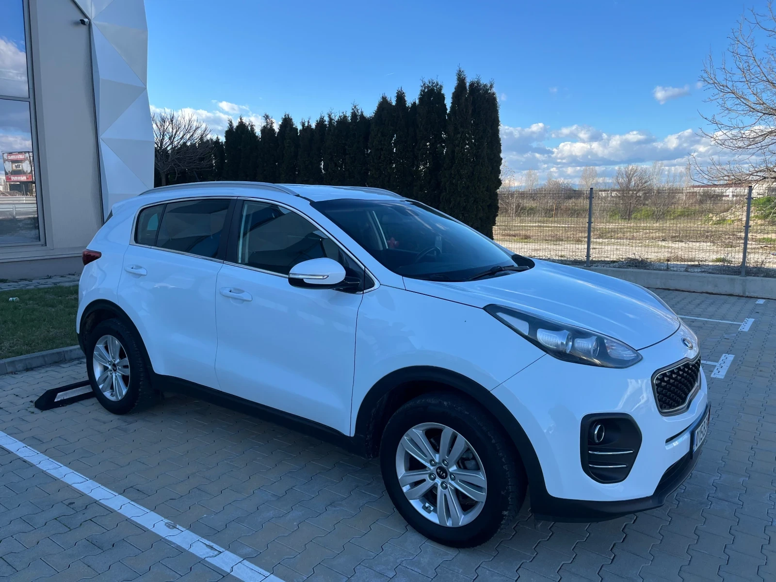 Kia Sportage 1.6GDi 132к.с. Навигация!! Пълна сервизна история! - изображение 8