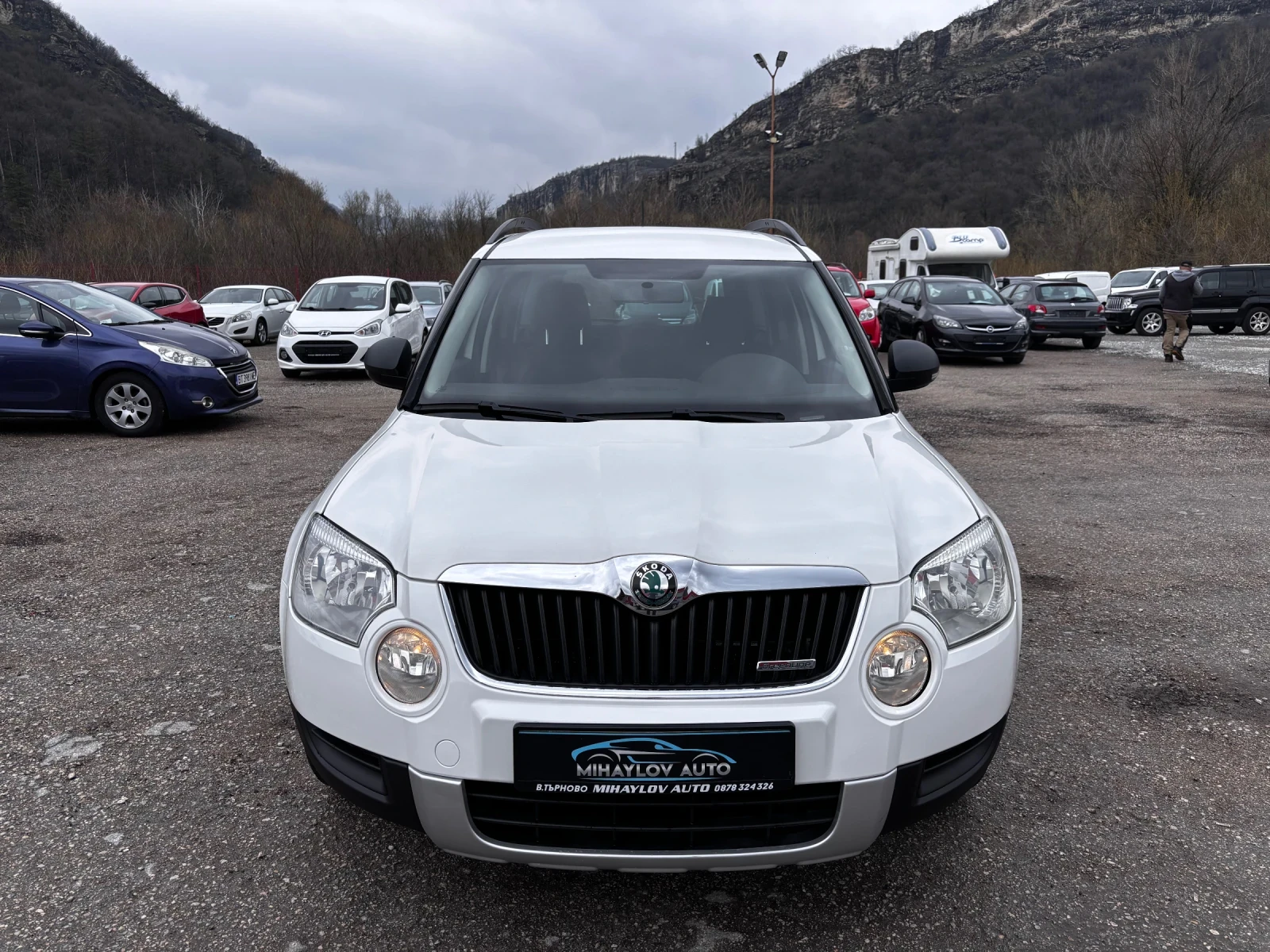 Skoda Yeti 1.6TDI NAVI/CAR PLAY/ЛЕТИ ДЖ./НОВ ВНОС, снимка 8 - Автомобили и джипове - 54140575