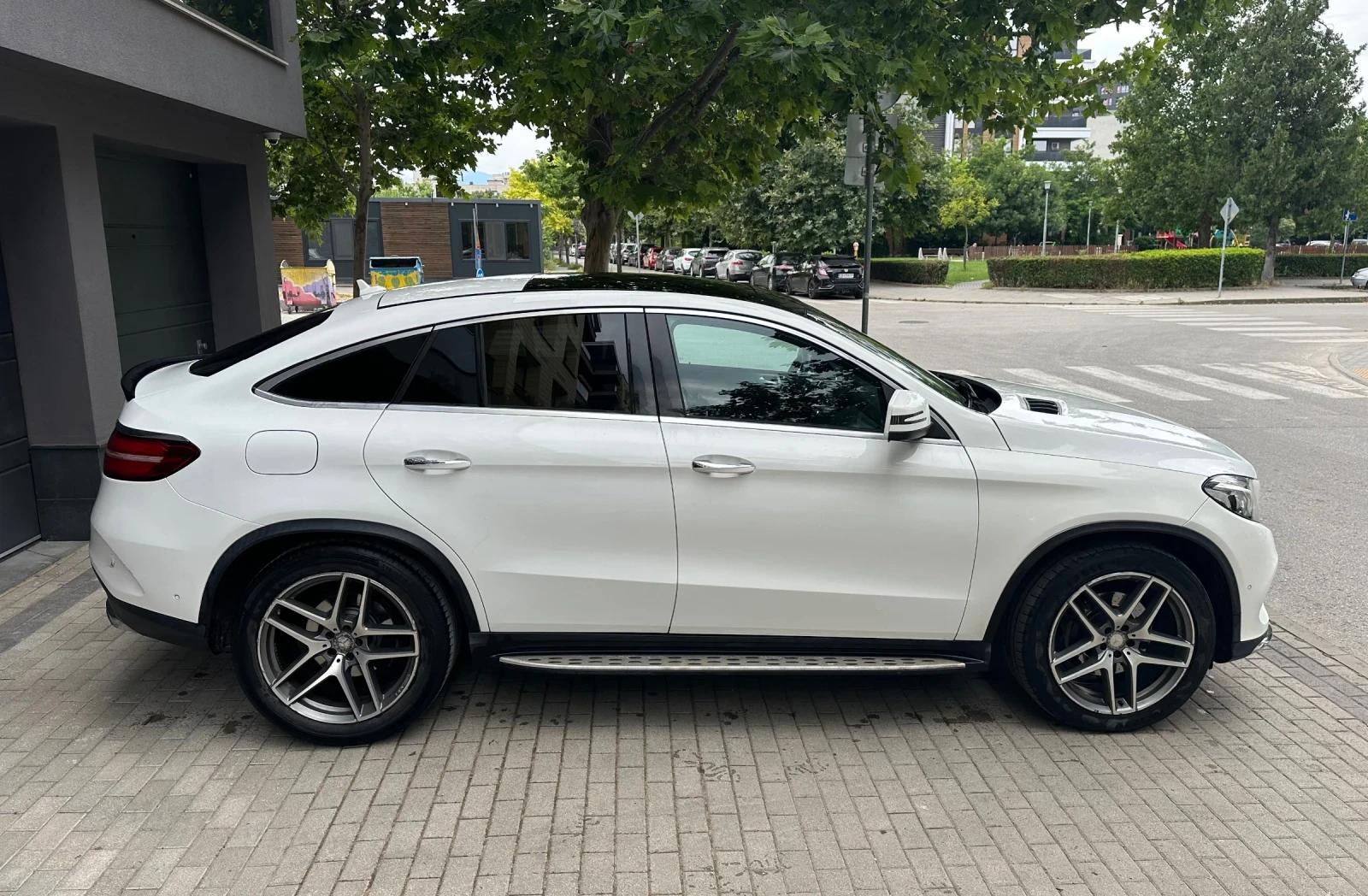 Mercedes-Benz GLE 350 COUPE/AMG/9G/ВАКУУМ/ПАНОРАМА/HARMON KARDON/360* КА, снимка 5 - Автомобили и джипове - 55054955