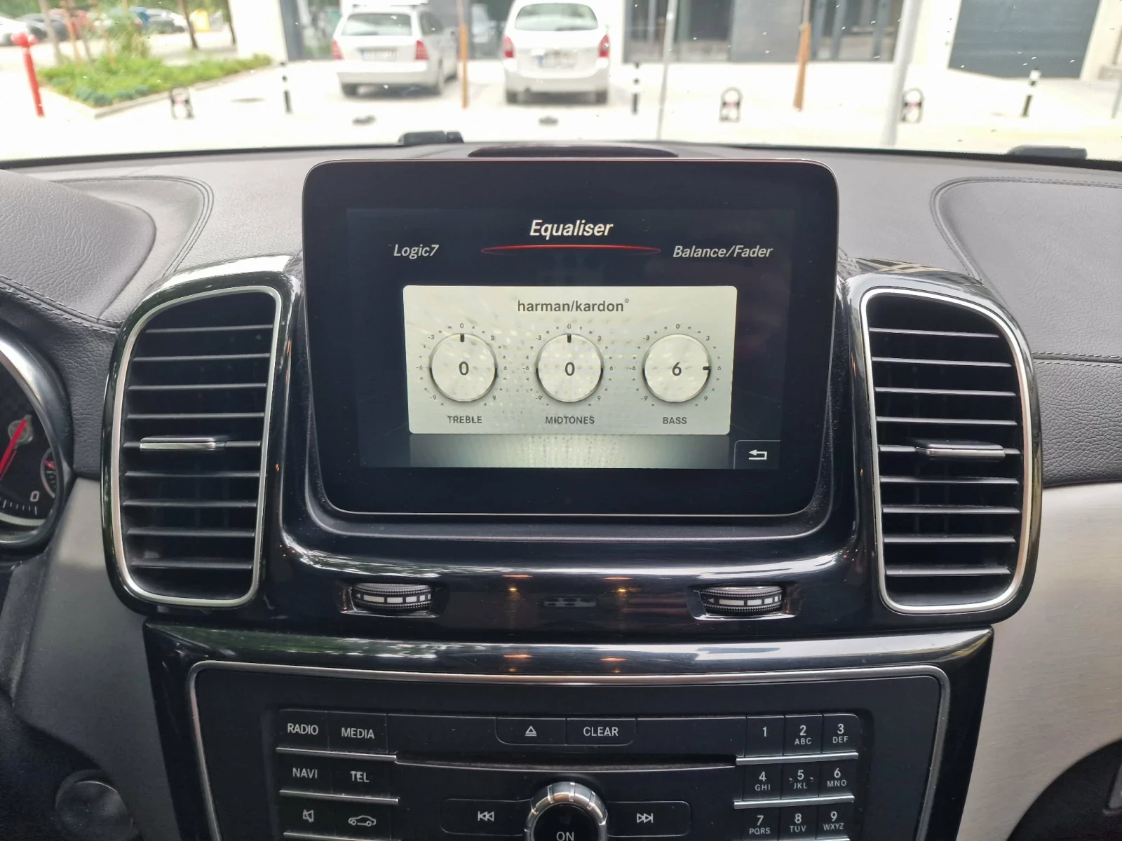 Mercedes-Benz GLE 350 COUPE/AMG/9G/ВАКУУМ/ПАНОРАМА/HARMON KARDON/360* КА, снимка 13 - Автомобили и джипове - 55054955