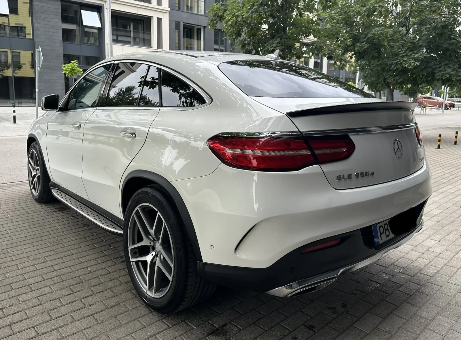 Mercedes-Benz GLE 350 COUPE/AMG/9G/ВАКУУМ/ПАНОРАМА/HARMON KARDON/360* КА, снимка 3 - Автомобили и джипове - 55054955