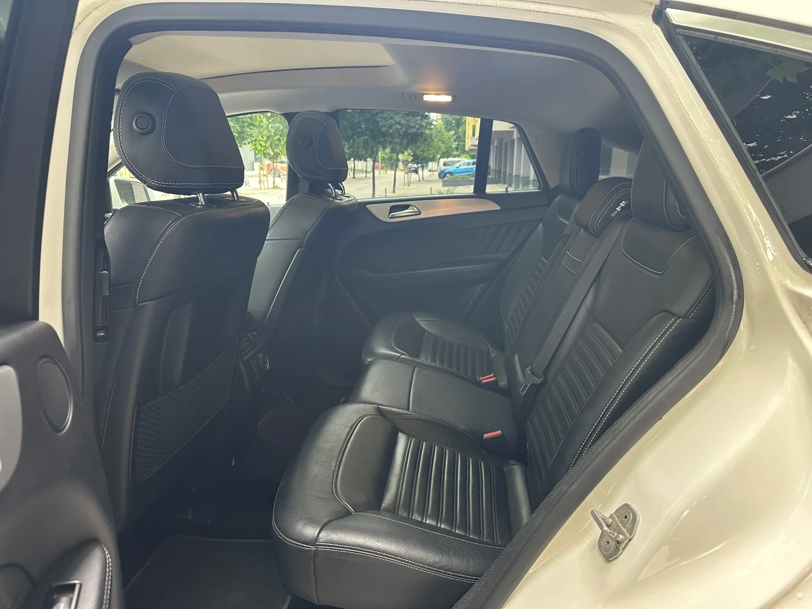 Mercedes-Benz GLE 350 COUPE/AMG/9G/ВАКУУМ/ПАНОРАМА/HARMON KARDON/360* КА, снимка 10 - Автомобили и джипове - 55054955