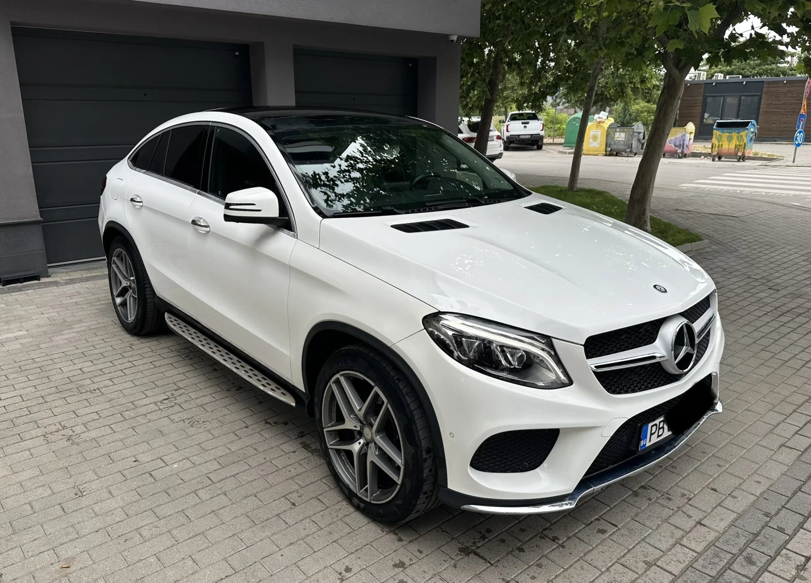Mercedes-Benz GLE 350 COUPE/AMG/9G/ВАКУУМ/ПАНОРАМА/HARMON KARDON/360* КА, снимка 6 - Автомобили и джипове - 55054955