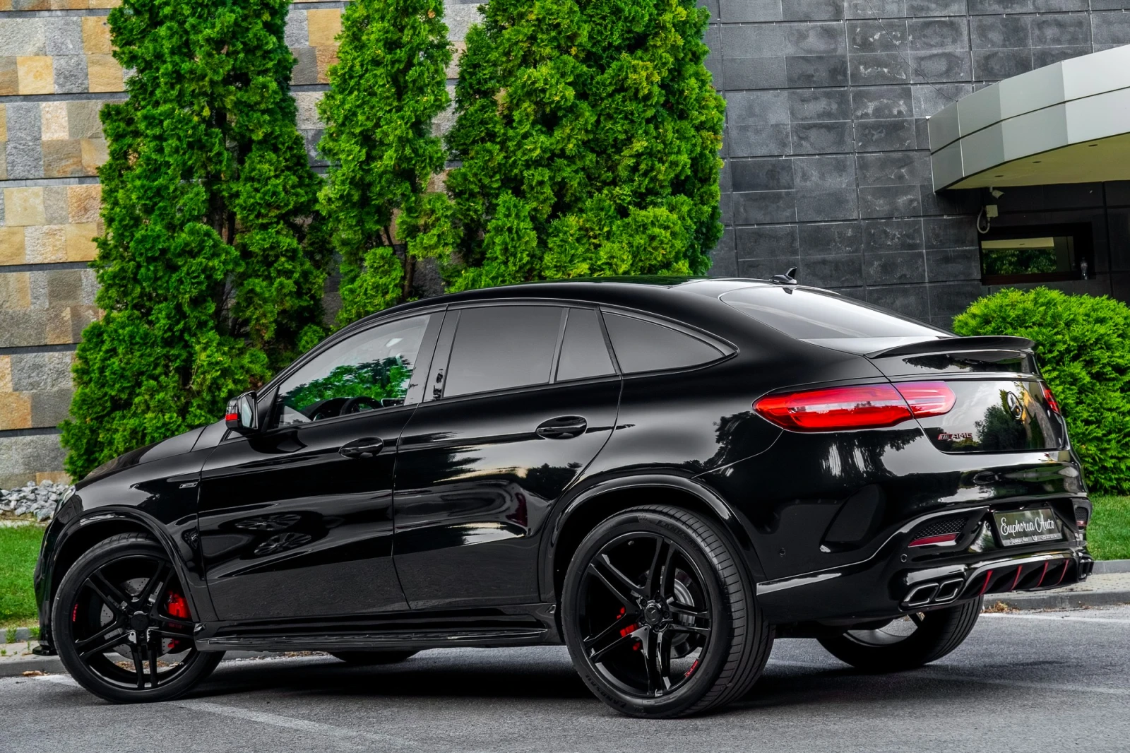 Mercedes-Benz GLE 43 AMG BI-TURBO* 450HP* DESIGN SELECTION* 360CAM* HARMAN*, снимка 3 - Автомобили и джипове - 55399307