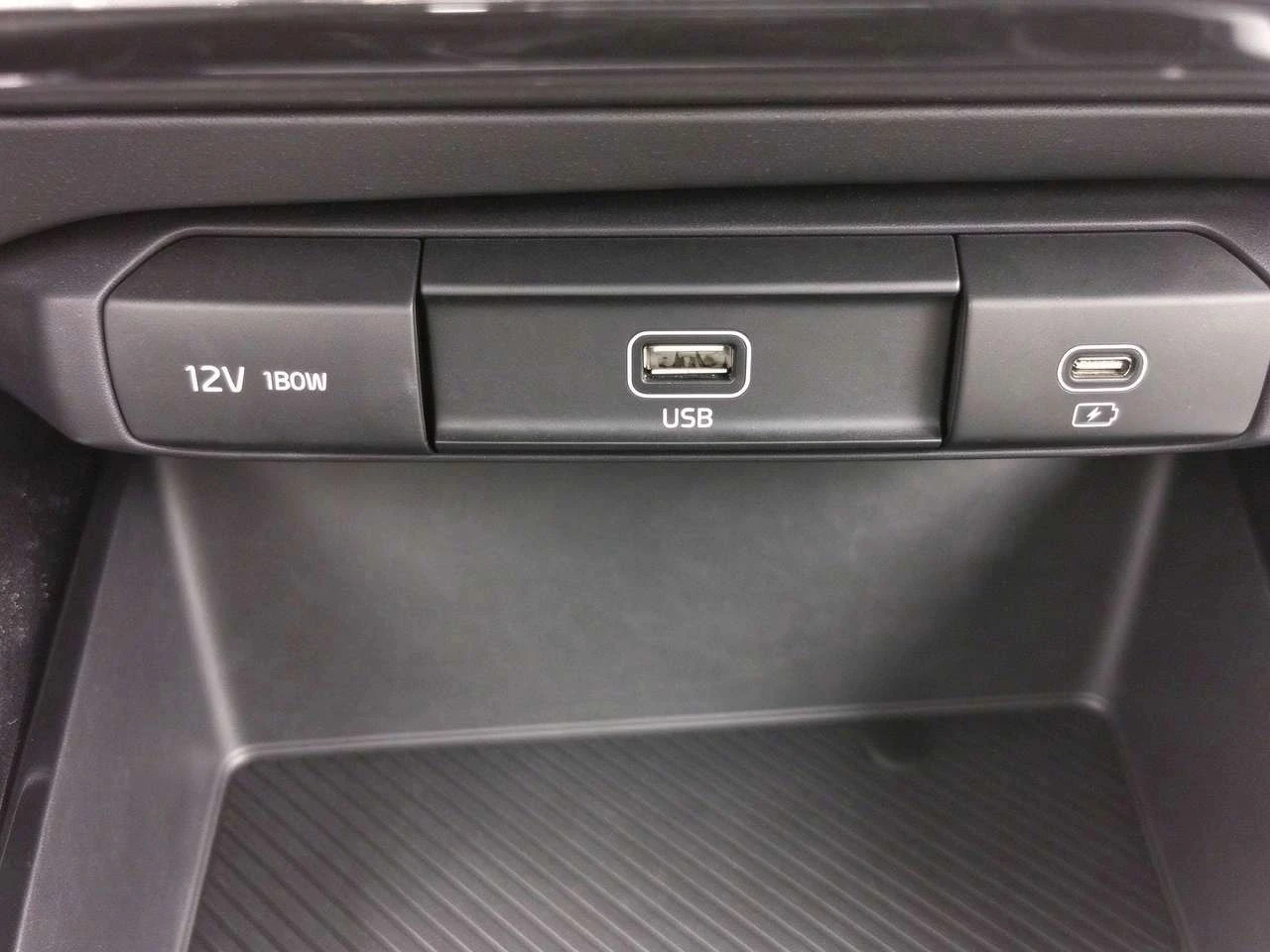 Kia Niro, снимка 16 - Автомобили и джипове - 56713481