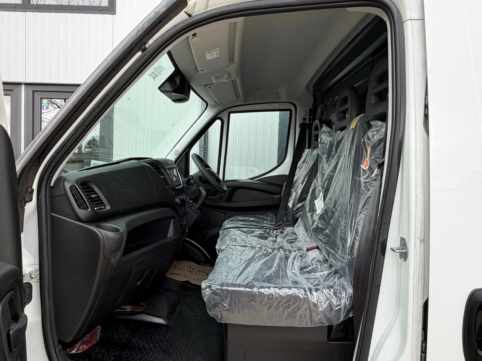 Iveco 35s16 RHD brand new L2H2 Automatic - изображение 9