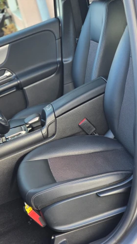 Mercedes-Benz GLA 180 * LED* 8G Tronic* Камера* , снимка 15