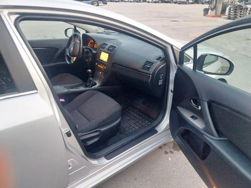 Toyota Avensis 2.0D КАТО НОВА!, снимка 7 - Автомобили и джипове - 47362633