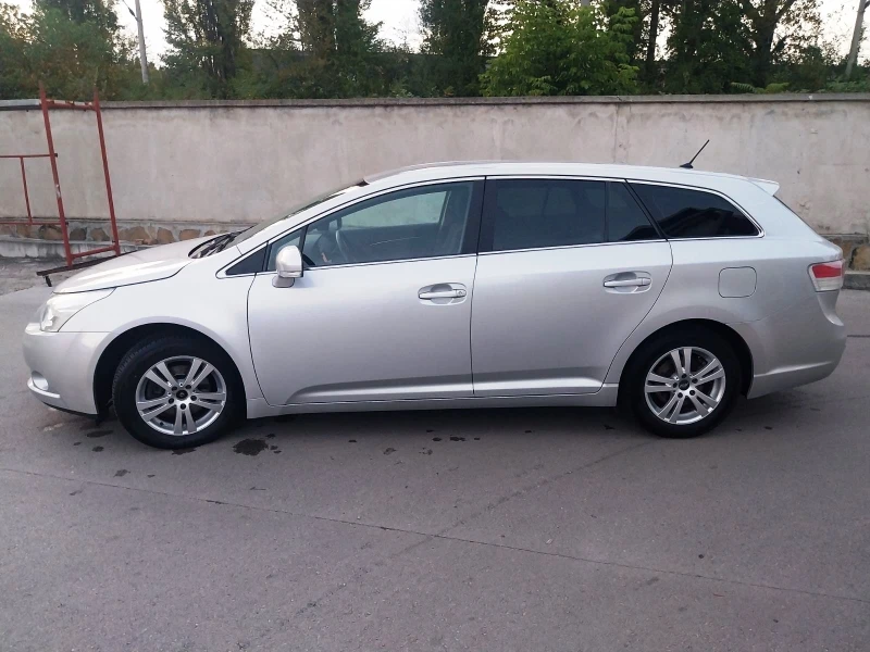 Toyota Avensis 2.0D КАТО НОВА!, снимка 2 - Автомобили и джипове - 47362633