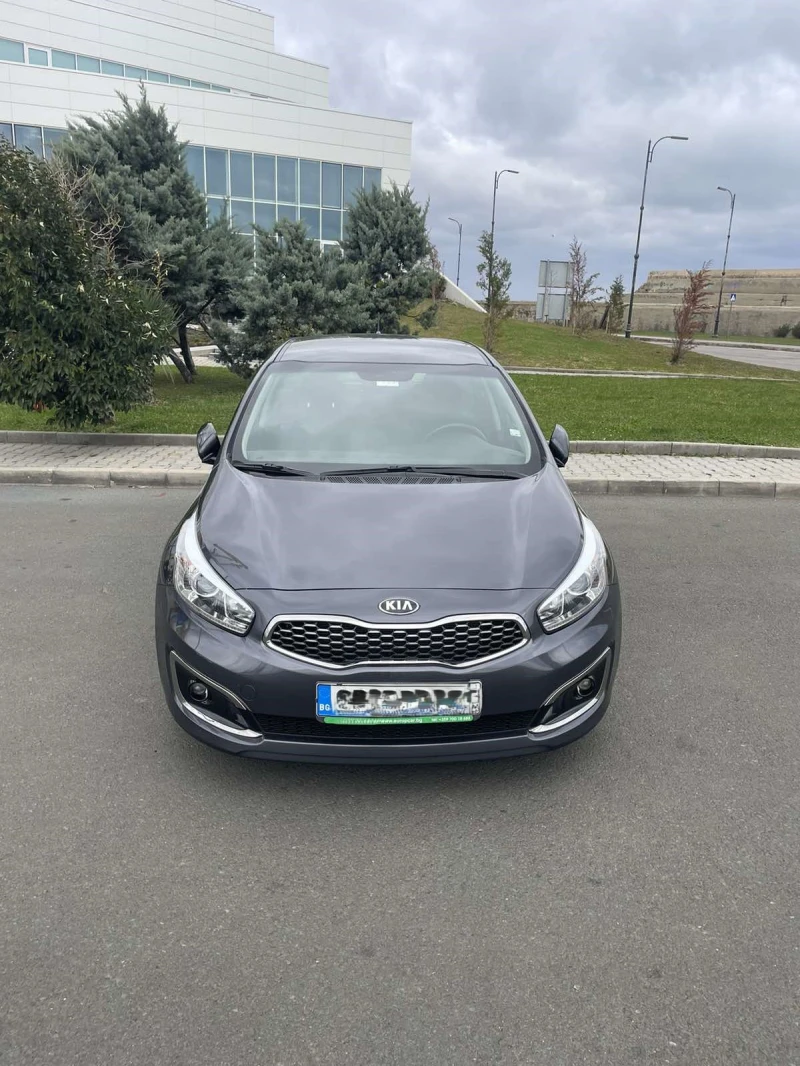 Kia Ceed, снимка 1 - Автомобили и джипове - 48214990