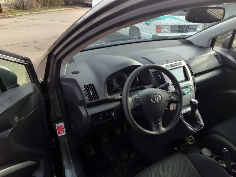 Toyota Corolla verso 1.8газ, снимка 3 - Автомобили и джипове - 48949596