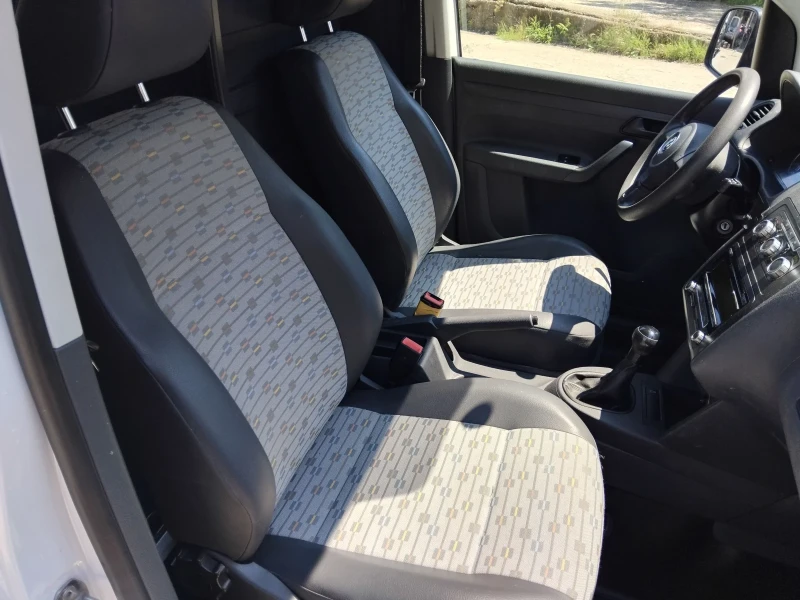 VW Caddy 1.6 TDI, снимка 8 - Автомобили и джипове - 52357787